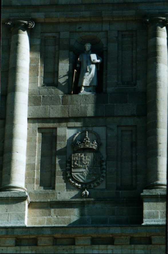 Statue de Saint-Laurent et le blason imprial